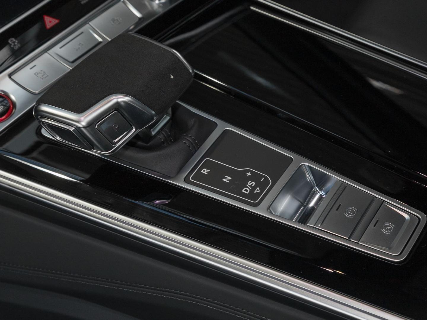Image about Audi RS 6 Avant performance quattro tiptronic