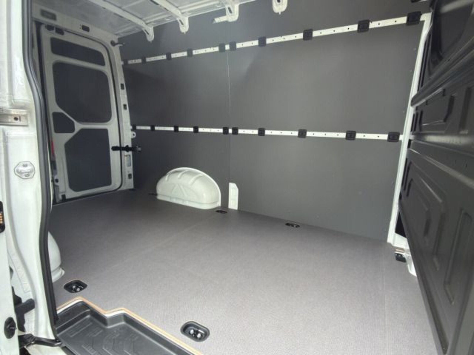Volkswagen Crafter Kasten mittlerer Radstand – Bild 15