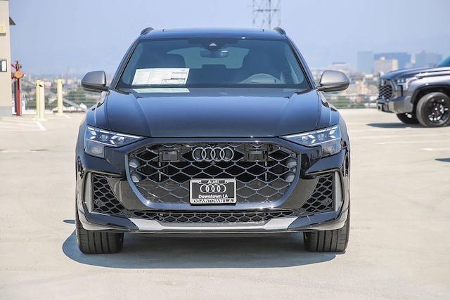 2025 Audi RS Q8 SUV performance