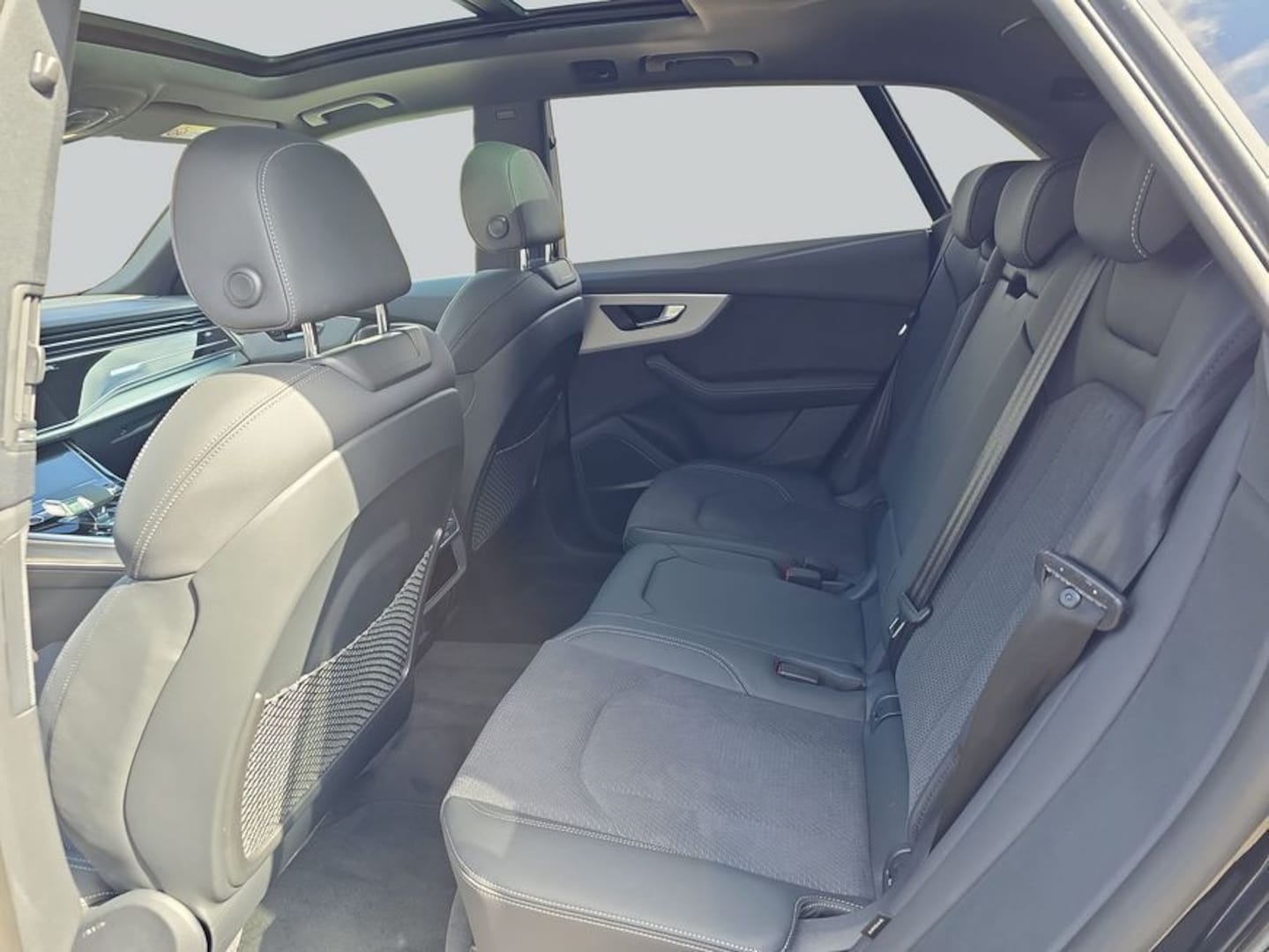 Bild über Audi Q8 SUV S line business TDI quattro 210 kW tiptronic - für weitere Informationen kontaktieren Sie den Audi Partner