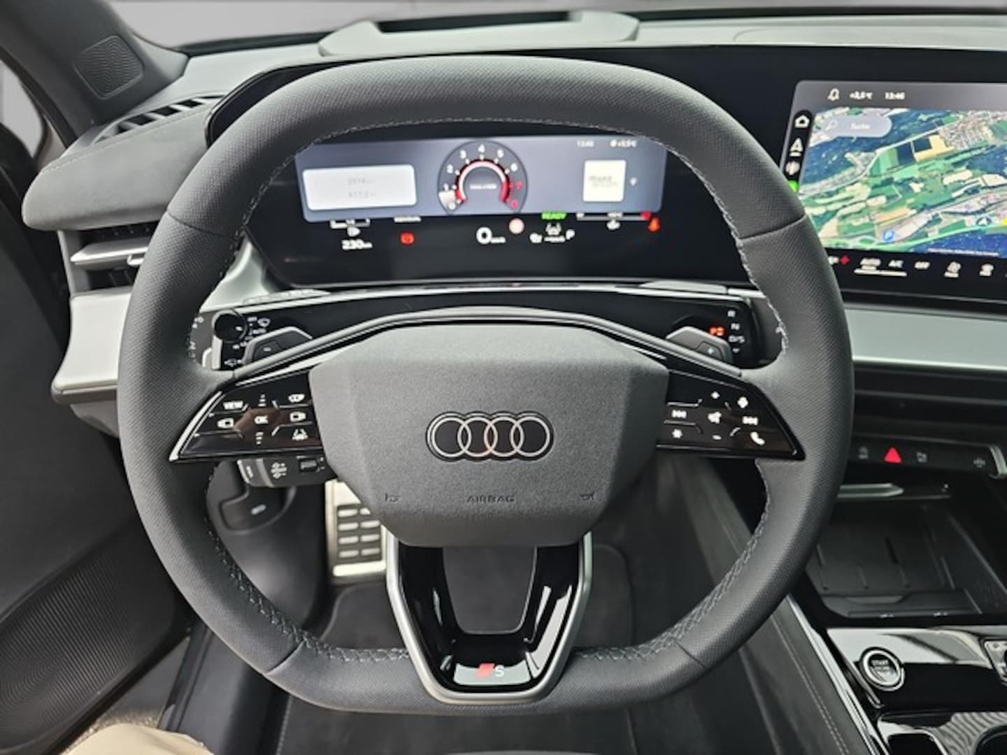 Bild über Audi Q3 SUV TFSI quattro 195 kW S tronic - für weitere Informationen kontaktieren Sie den Audi Partner