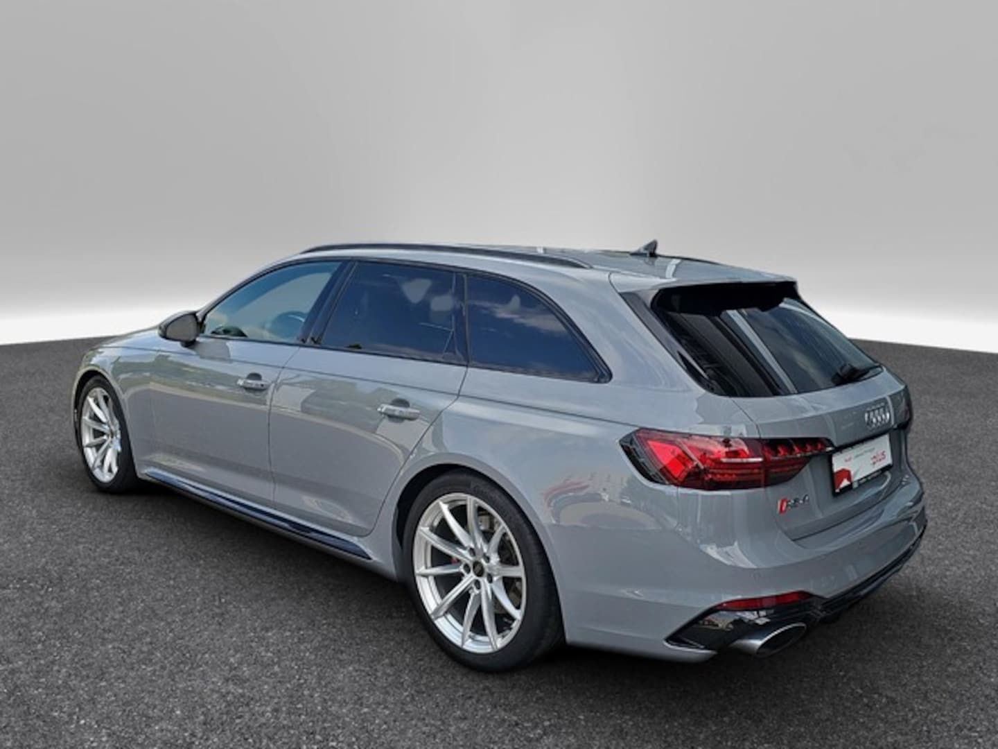 Bild über Audi RS 4 Avant TFSI quattro tiptronic - für weitere Informationen kontaktieren Sie den Audi Partner