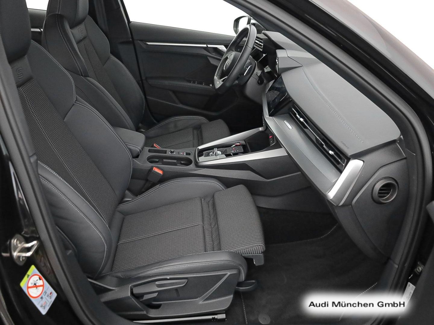 Bild über Audi S3 Sportback TFSI quattro S tronic - für weitere Informationen kontaktieren Sie den Audi Partner