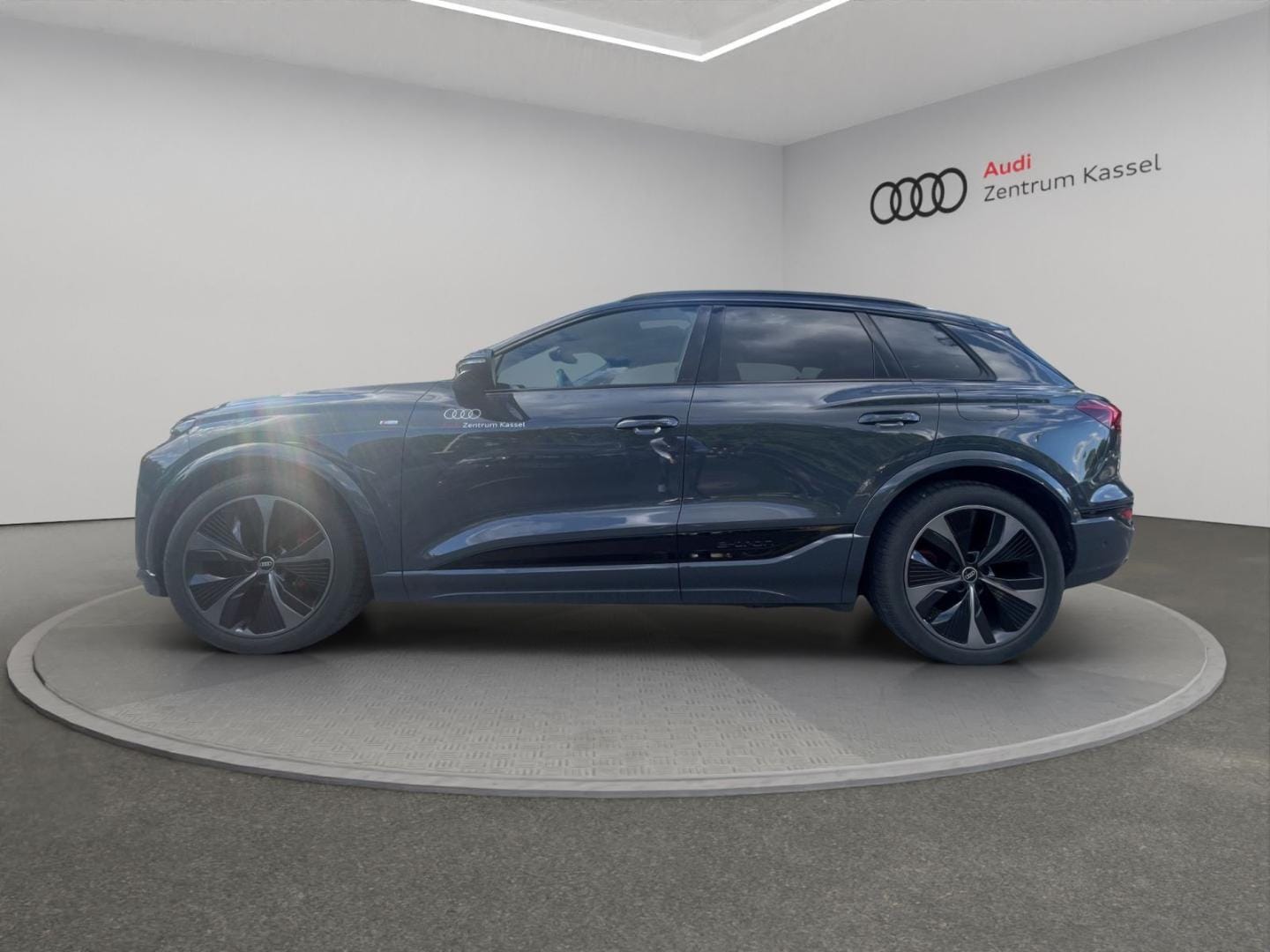 Bild über Audi Q6 SUV e-tron e-tron performance - für weitere Informationen kontaktieren Sie den Audi Partner