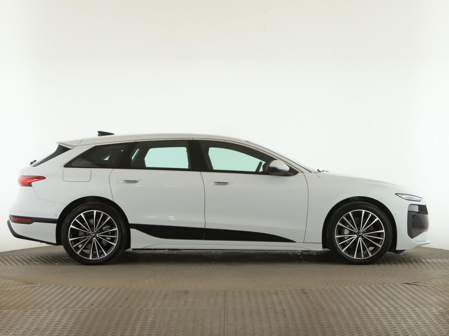Bild über Audi A6 Avant e-tron e-tron performance 270 kW - für weitere Informationen kontaktieren Sie den Audi Partner