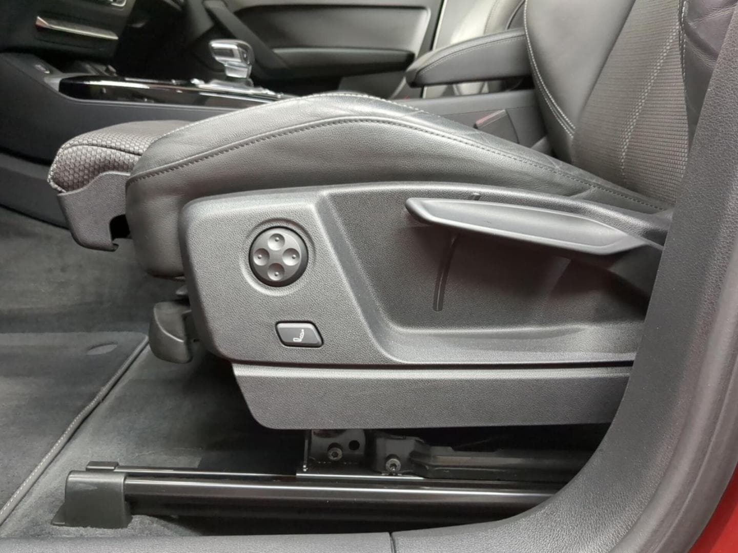 Bild über Audi Q5 TFSI e 50 TFSI e quattro S tronic - für weitere Informationen kontaktieren Sie den Audi Partner
