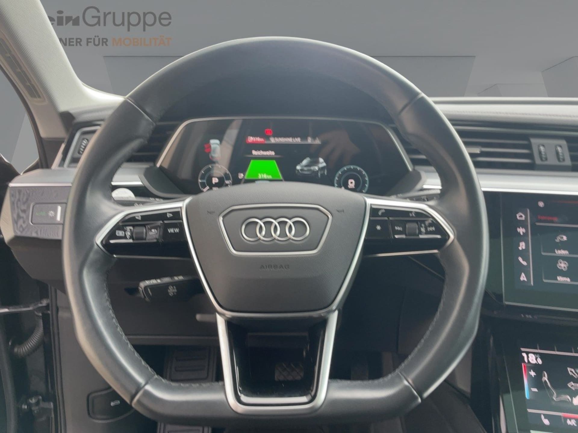 Audi e-tron S line