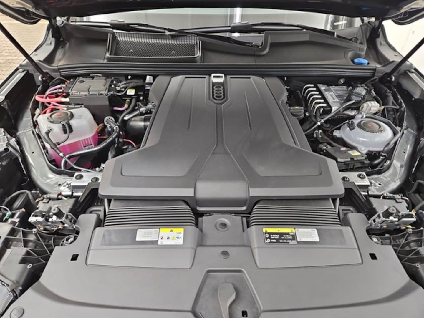 Bild über Audi Q7 SUV TDI quattro 220 kW tiptronic - für weitere Informationen kontaktieren Sie den Audi Partner
