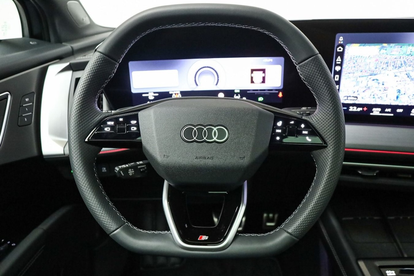 Bild über Audi Q4 Sportback e-tron e-tron quattro 220 kW - für weitere Informationen kontaktieren Sie den Audi Partner