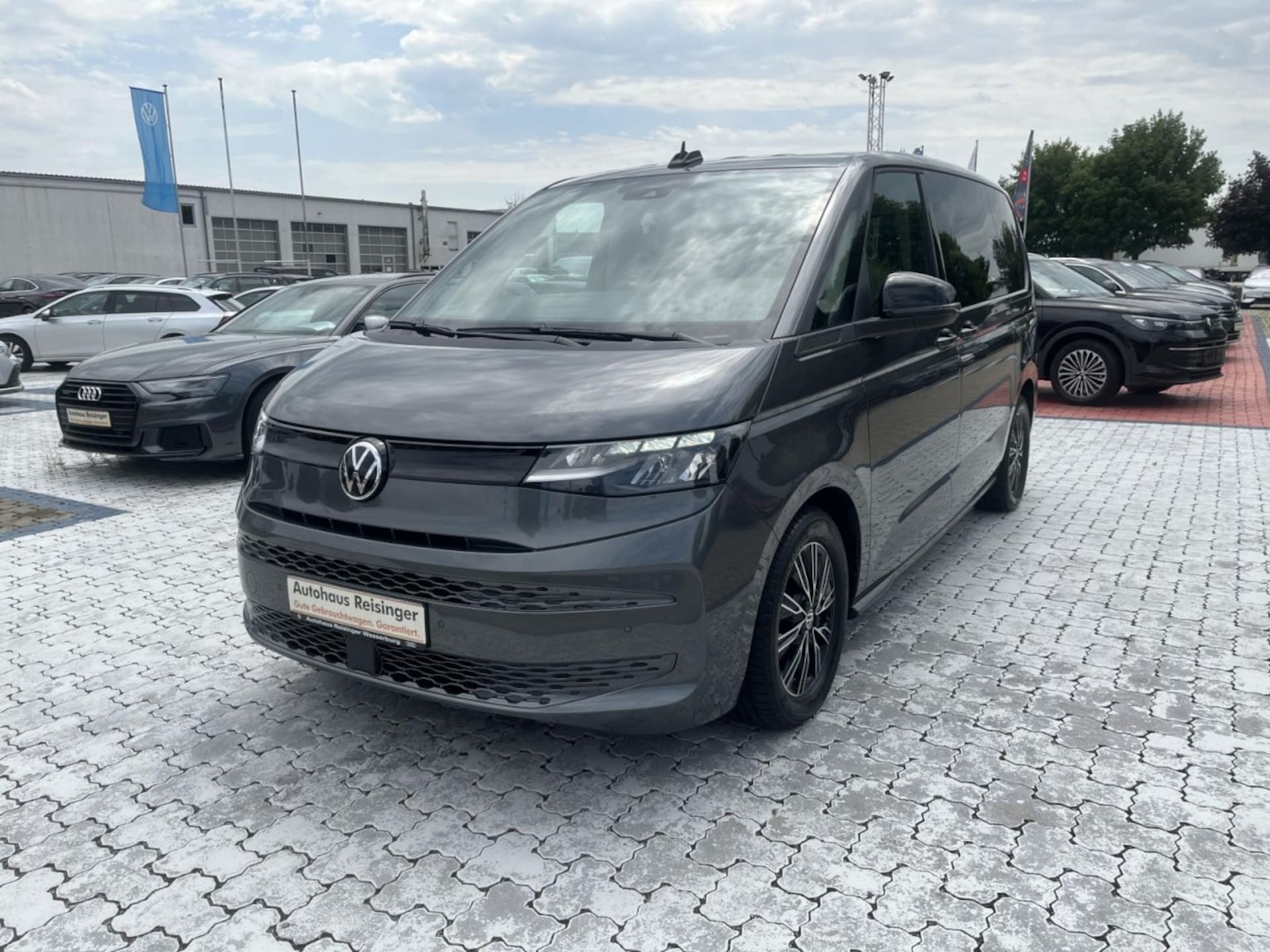 Volkswagen Multivan Basis-Modell