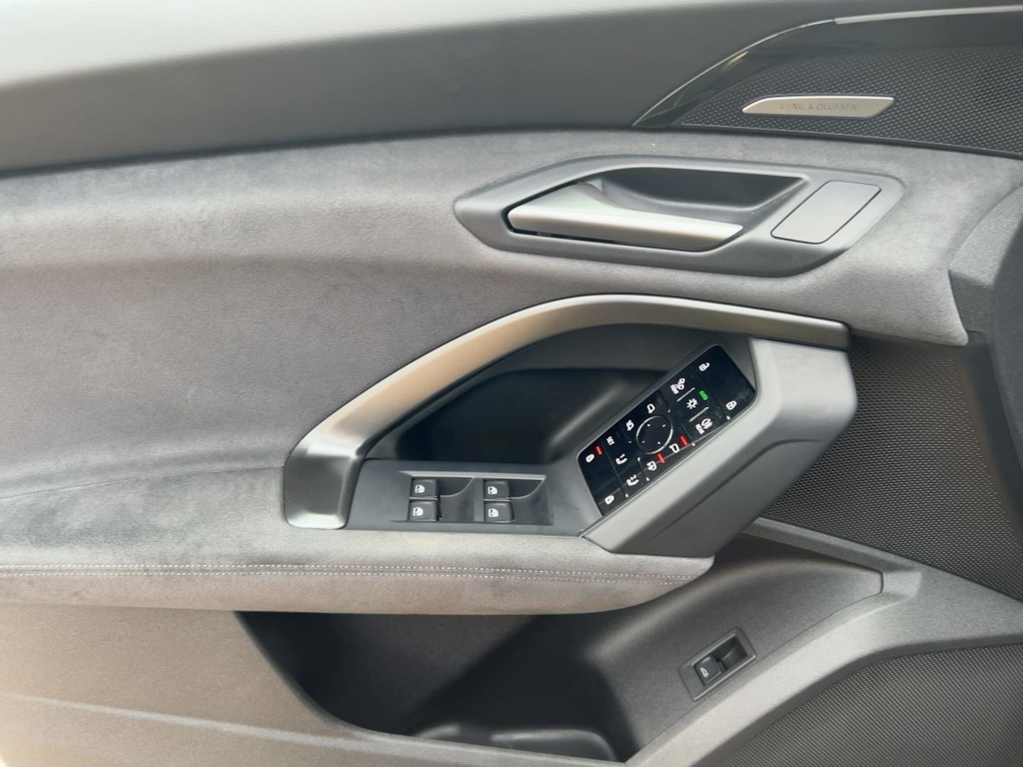 Bild über Audi Q5 SUV TDI quattro 150 kW S tronic - für weitere Informationen kontaktieren Sie den Audi Partner