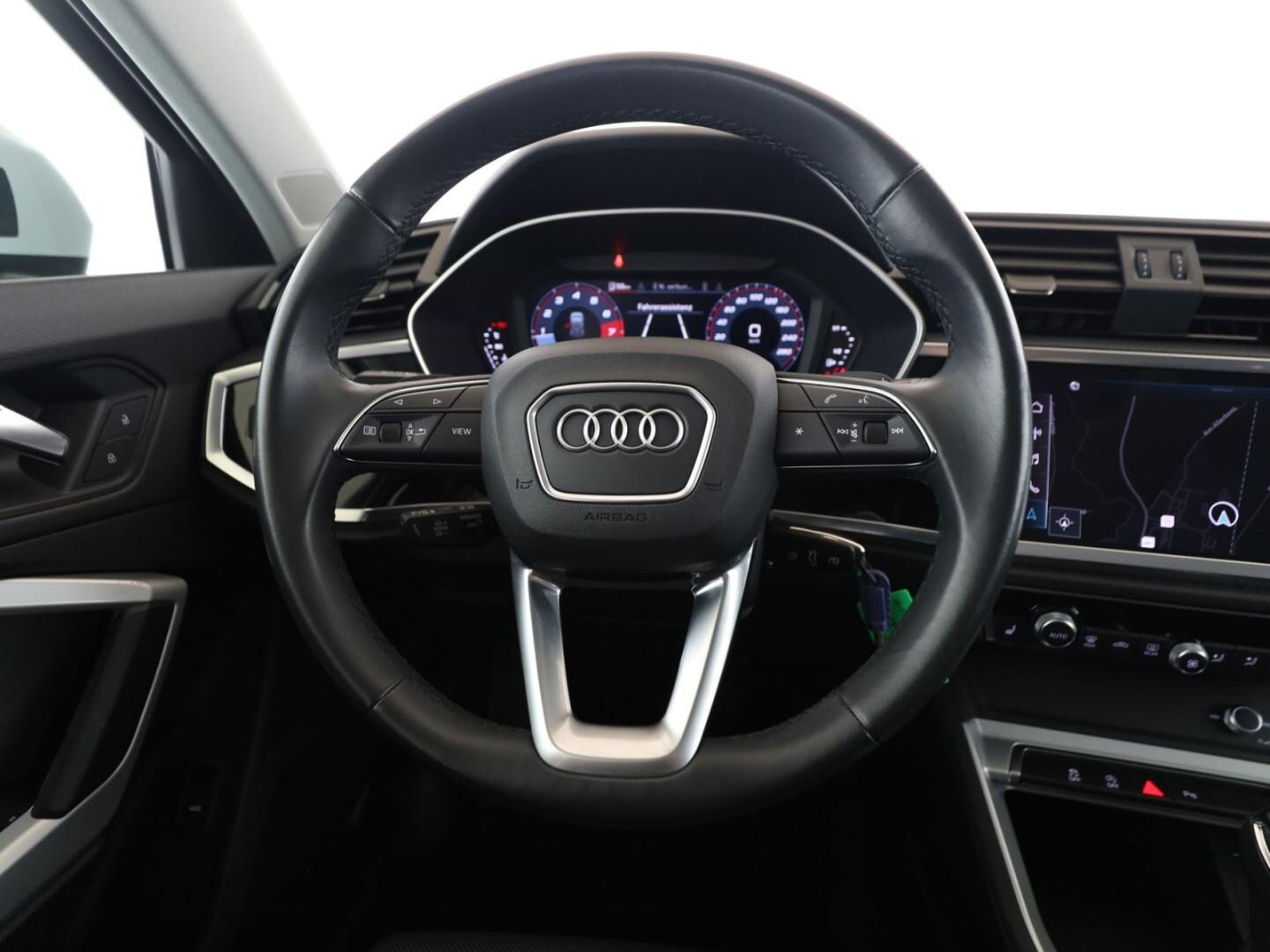 Bild über Audi Q3 S line 35 TFSI S tronic - für weitere Informationen kontaktieren Sie den Audi Partner