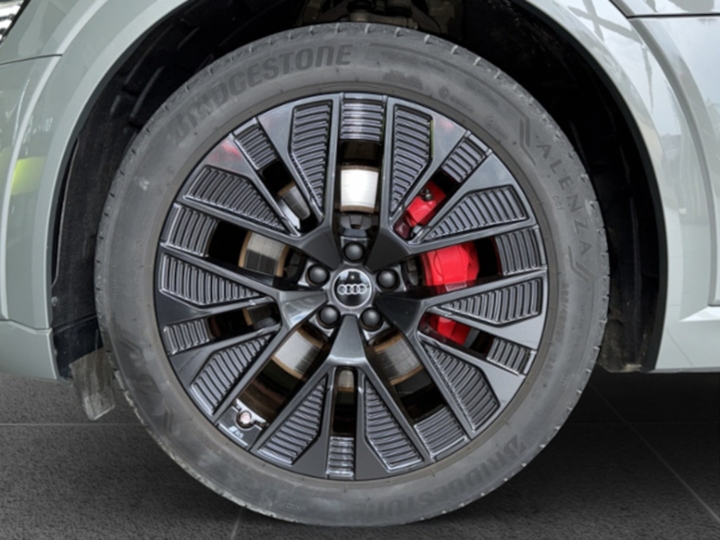 Bild über Audi Q8 Sportback e-tron S line 55 e-tron quattro - für weitere Informationen kontaktieren Sie den Audi Partner
