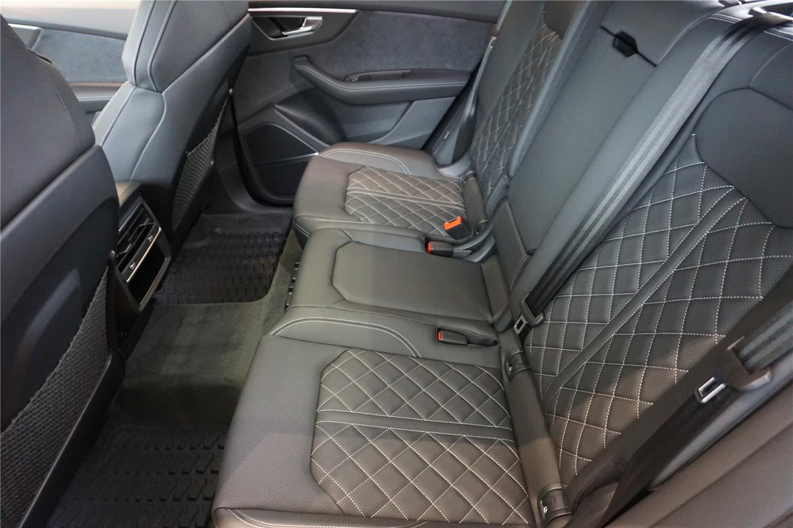 2026 Audi SQ8 Premium Plus - Photo 17