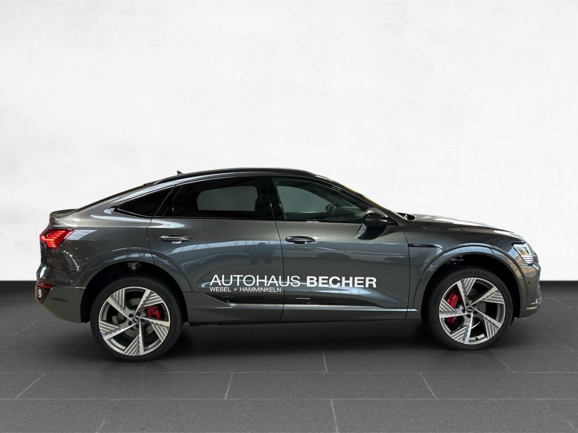 Audi Q8 Sportback e-tron S line