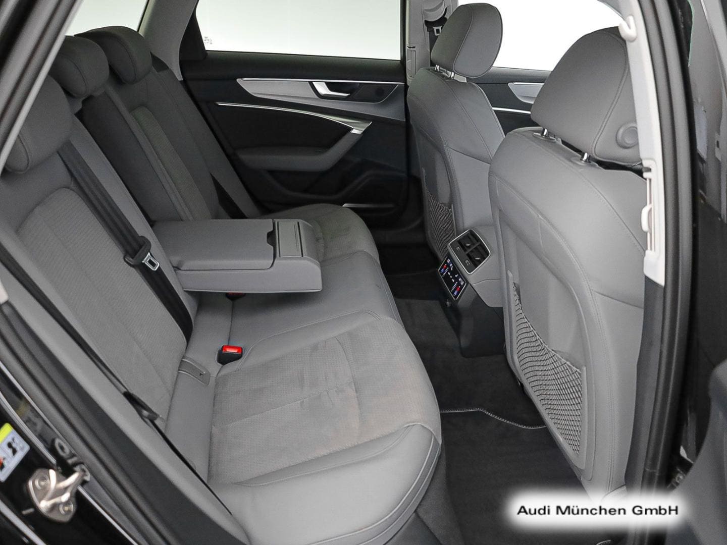 Bild über Audi S6 Avant TDI quattro tiptronic - für weitere Informationen kontaktieren Sie den Audi Partner