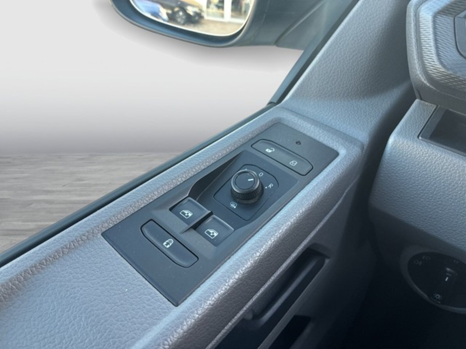 Volkswagen T6.1 Transporter Kombi kurzer Radstand – Bild 13