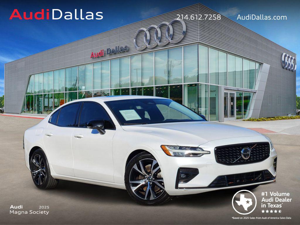 2024 Volvo S60 B5 Plus Dark Theme AWD's photo