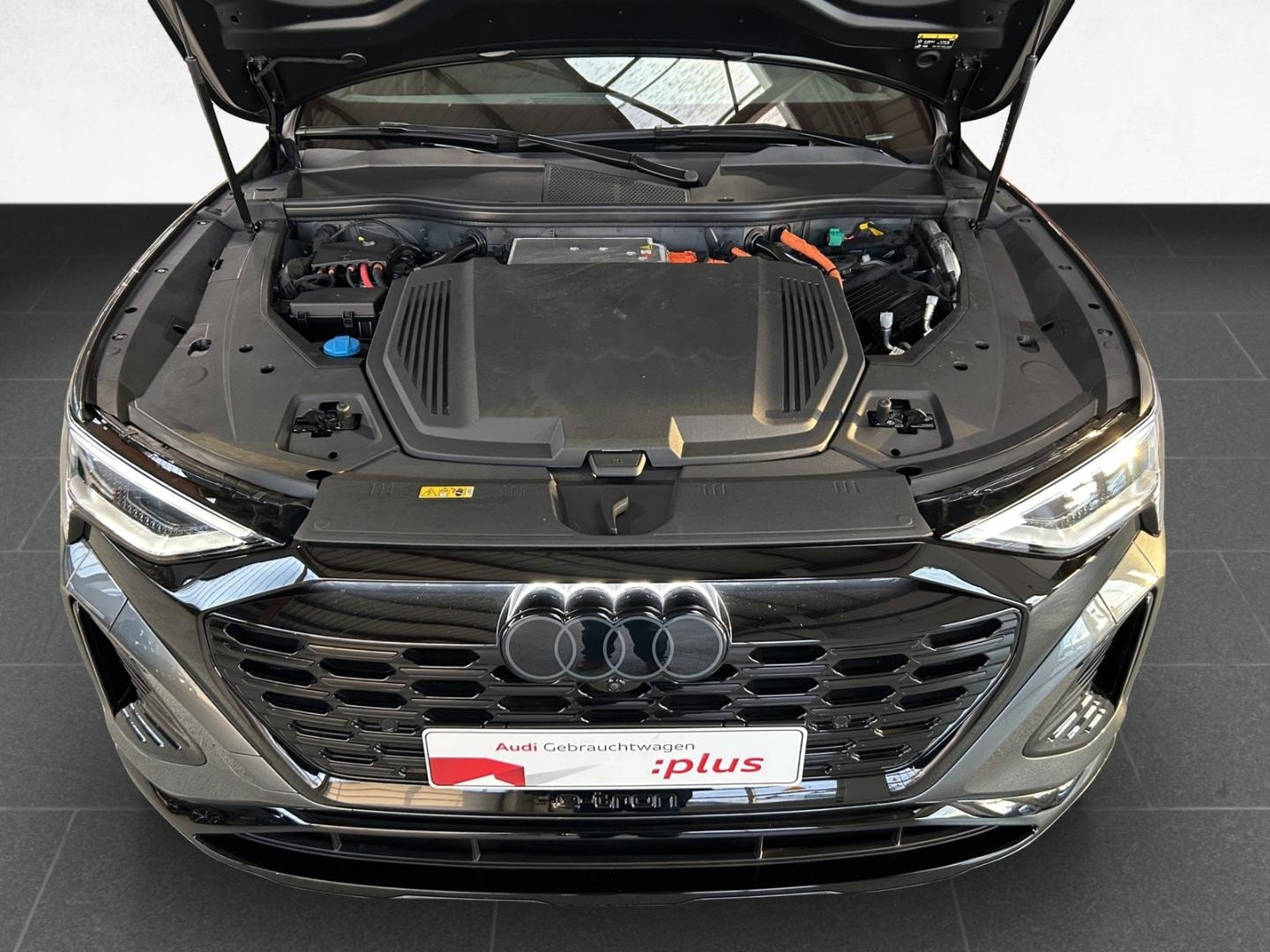 Bild über Audi Q8 Sportback e-tron S line 50 e-tron quattro - für weitere Informationen kontaktieren Sie den Audi Partner