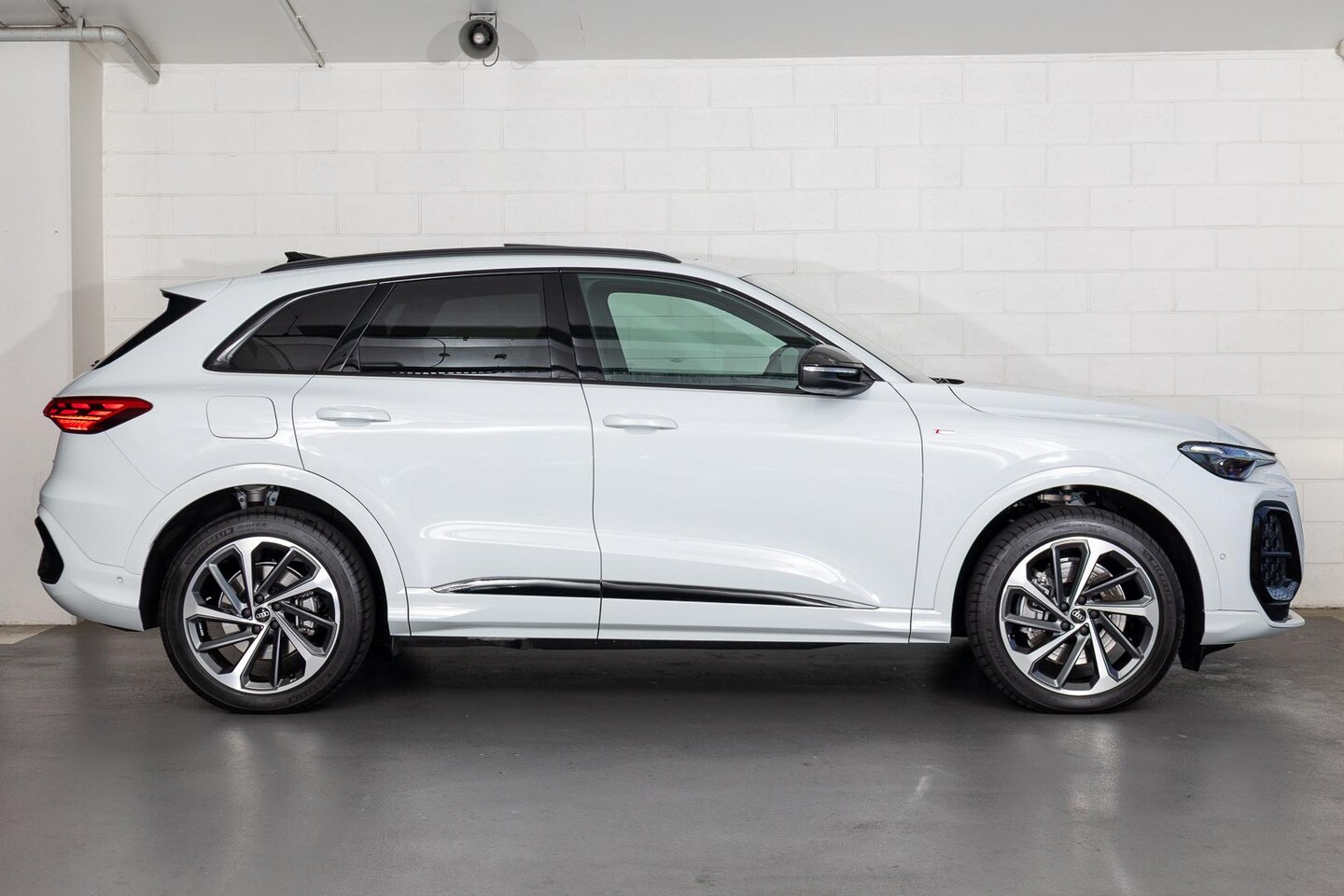 Image about Audi Q5 SUV TDI quattro 150 kW sport