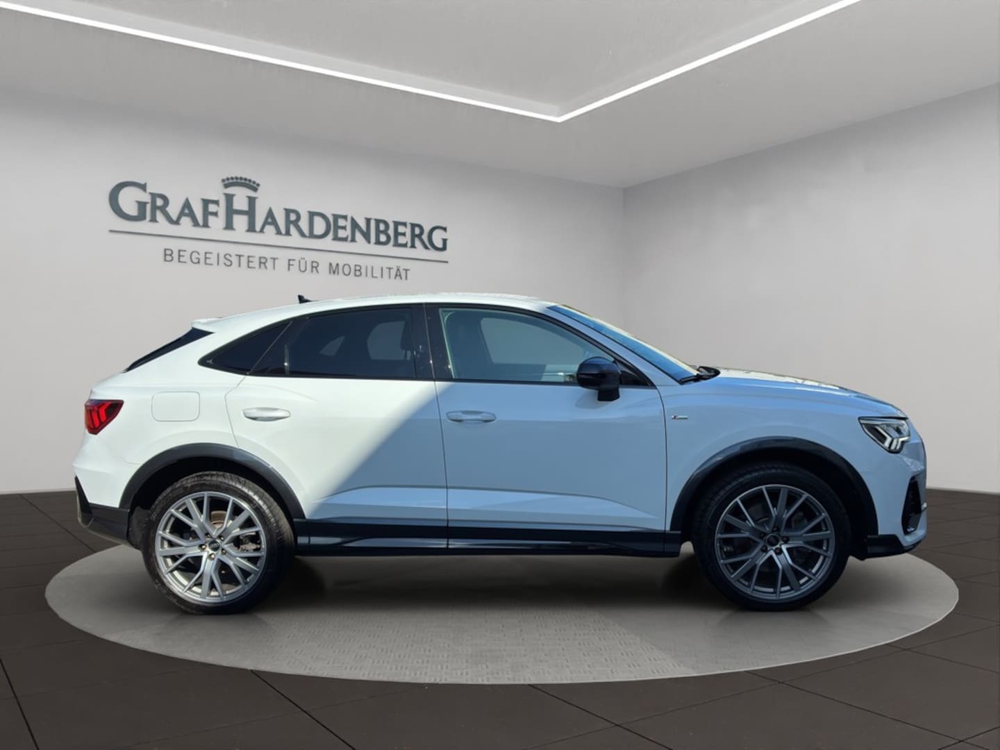 Bild über Audi Q3 Sportback S line 40 TDI quattro S tronic - für weitere Informationen kontaktieren Sie den Audi Partner
