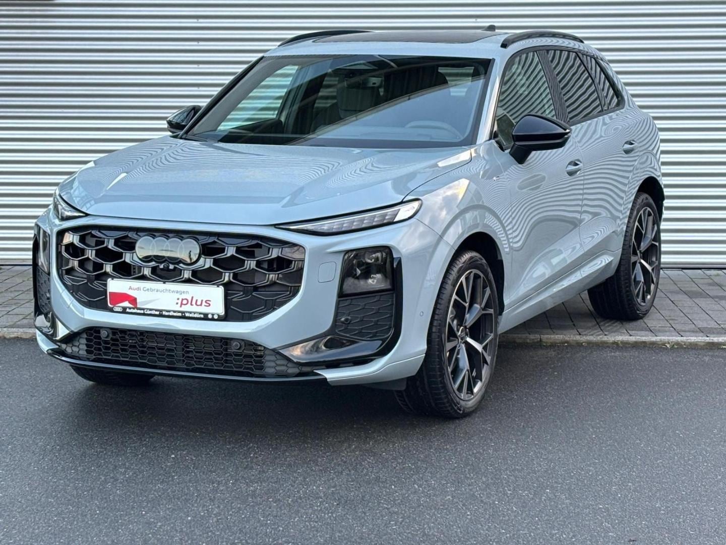 Bild über Audi Q3 SUV TFSI quattro 195 kW S tronic - für weitere Informationen kontaktieren Sie den Audi Partner