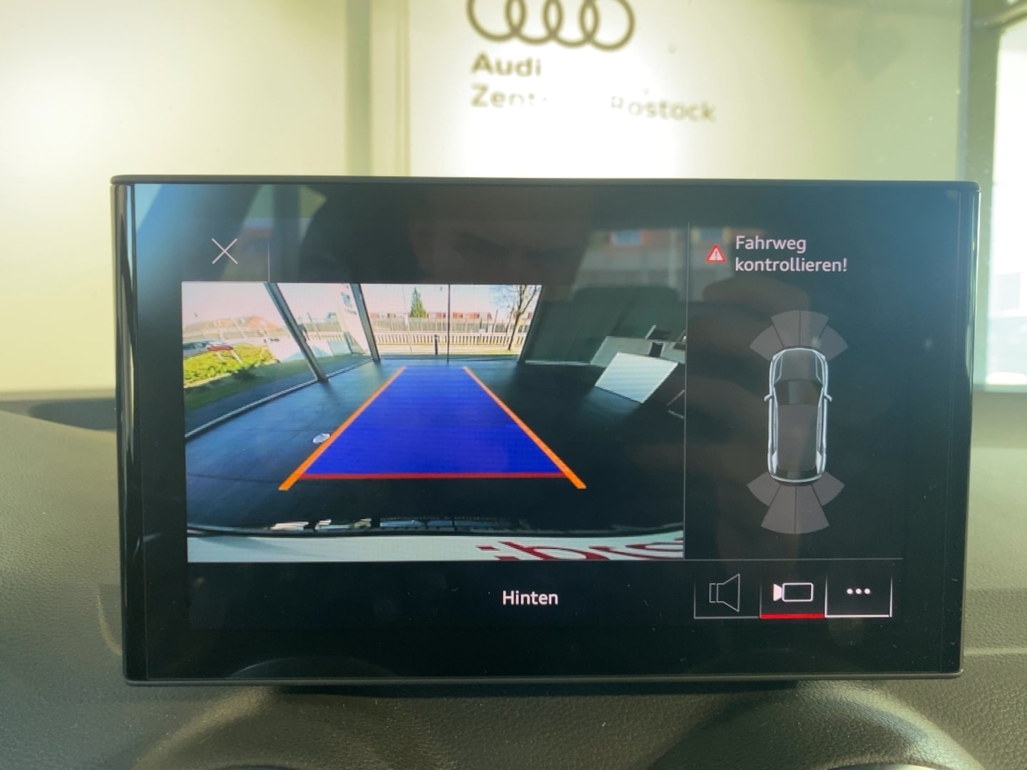 Bild über Audi Q2 advanced 35 TFSI S tronic - für weitere Informationen kontaktieren Sie den Audi Partner