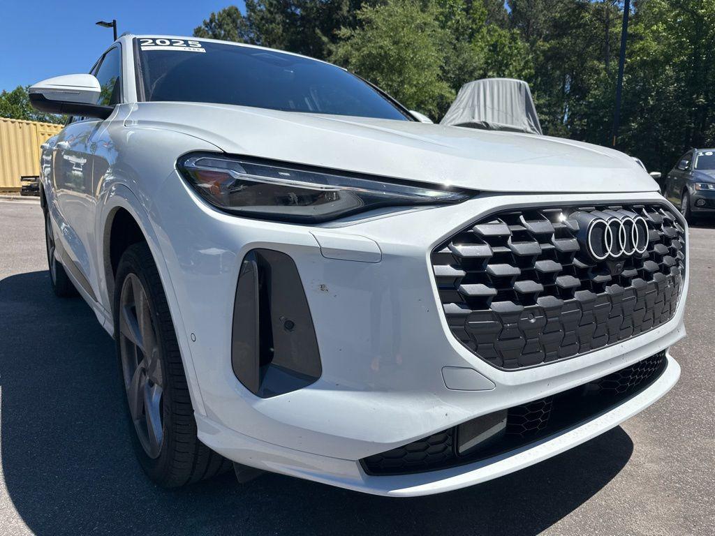 2025 Audi Q5 40 Premium Plus's photo
