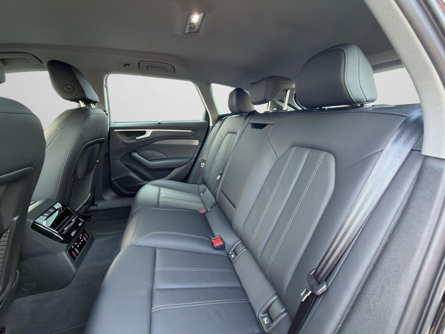 Bild über Audi A6 Avant TDI 150 kW S tronic - für weitere Informationen kontaktieren Sie den Audi Partner