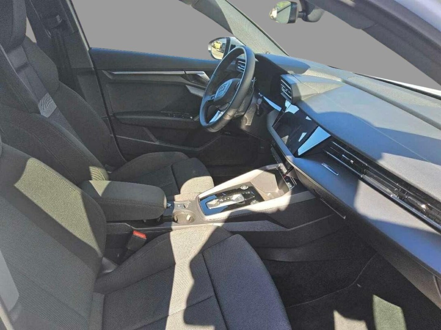 Bild über Audi A3 Sportback S line 35 TFSI S tronic - für weitere Informationen kontaktieren Sie den Audi Partner