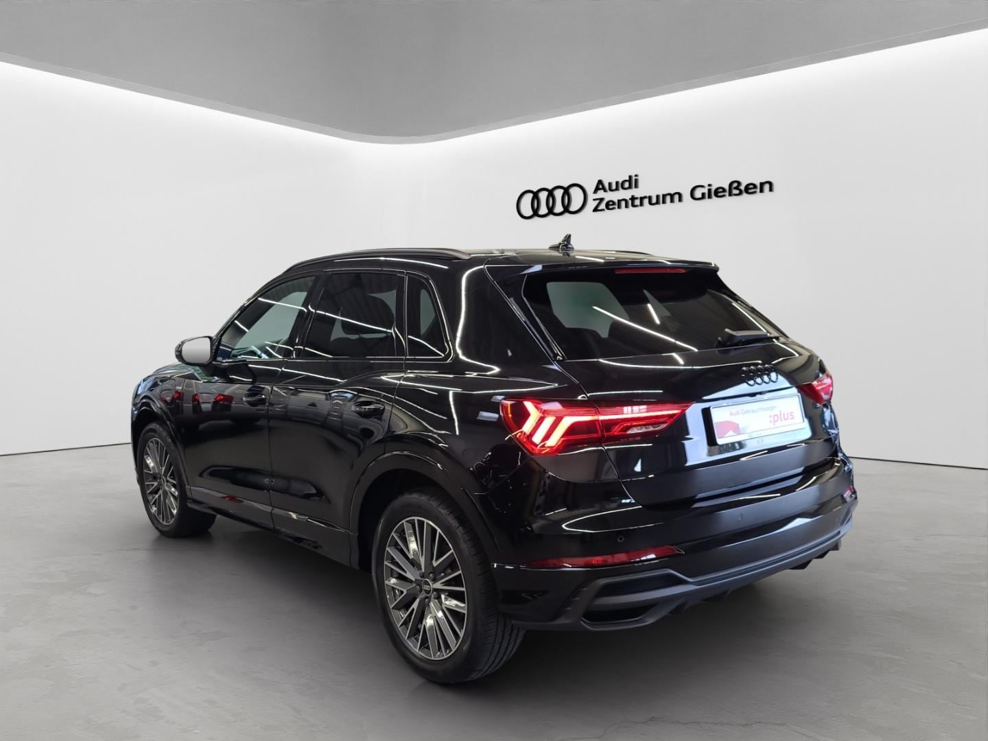 Bild über Audi Q3 TFSI e S line 45 TFSI e S tronic - für weitere Informationen kontaktieren Sie den Audi Partner