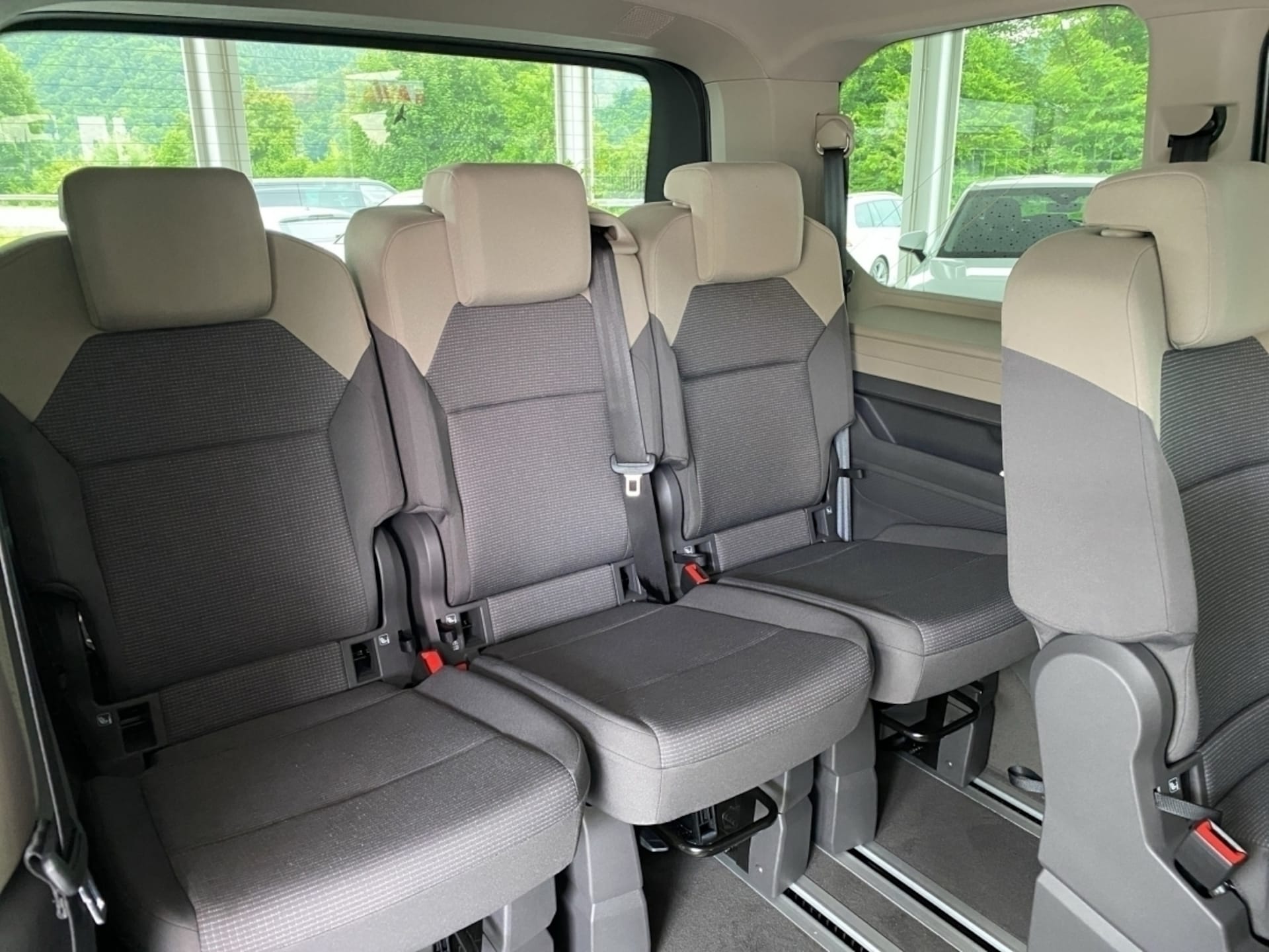 Volkswagen Multivan Basis-Modell