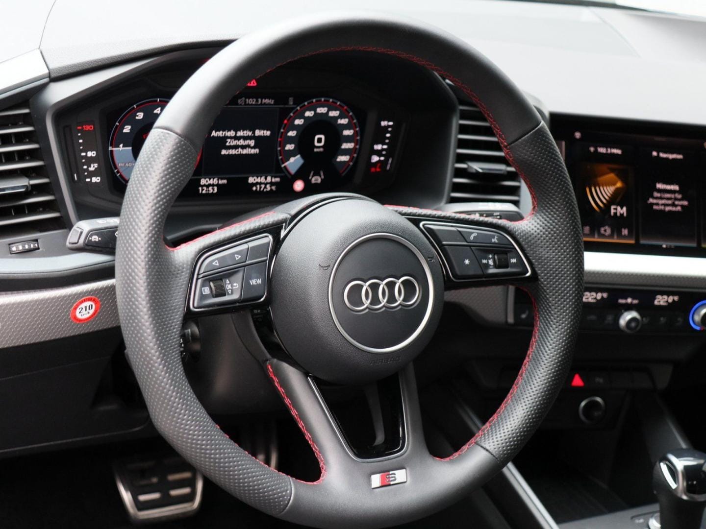 Bild über Audi A1 Sportback S line 35 TFSI S tronic - für weitere Informationen kontaktieren Sie den Audi Partner