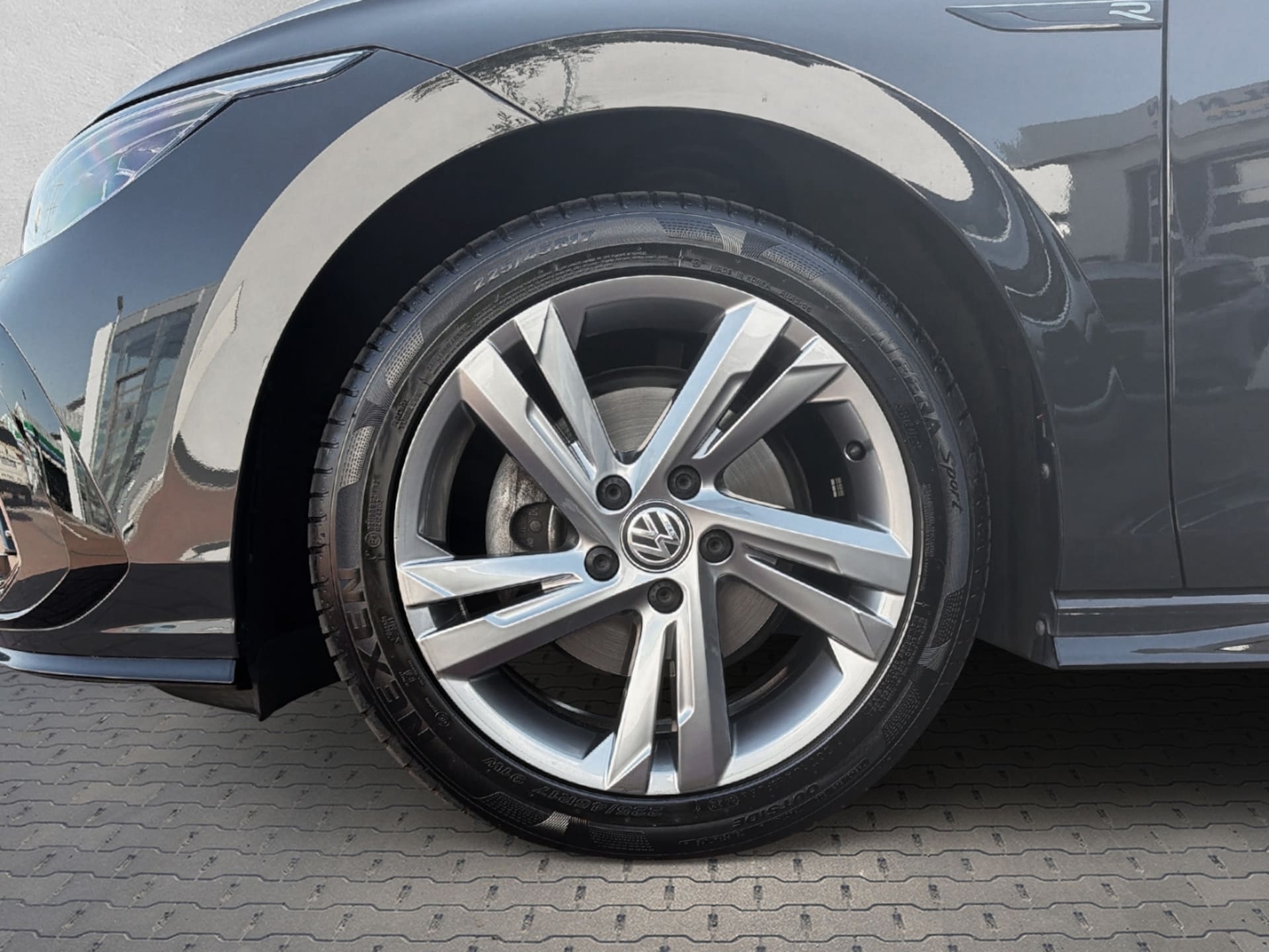 Volkswagen Golf R-Line