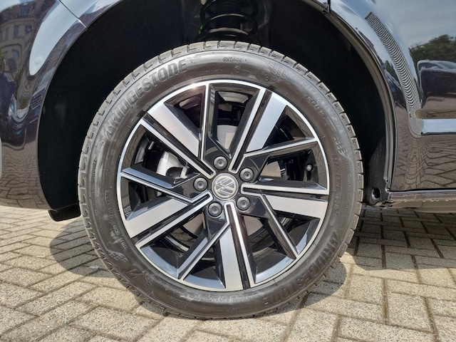Volkswagen T6.1 Caravelle larger