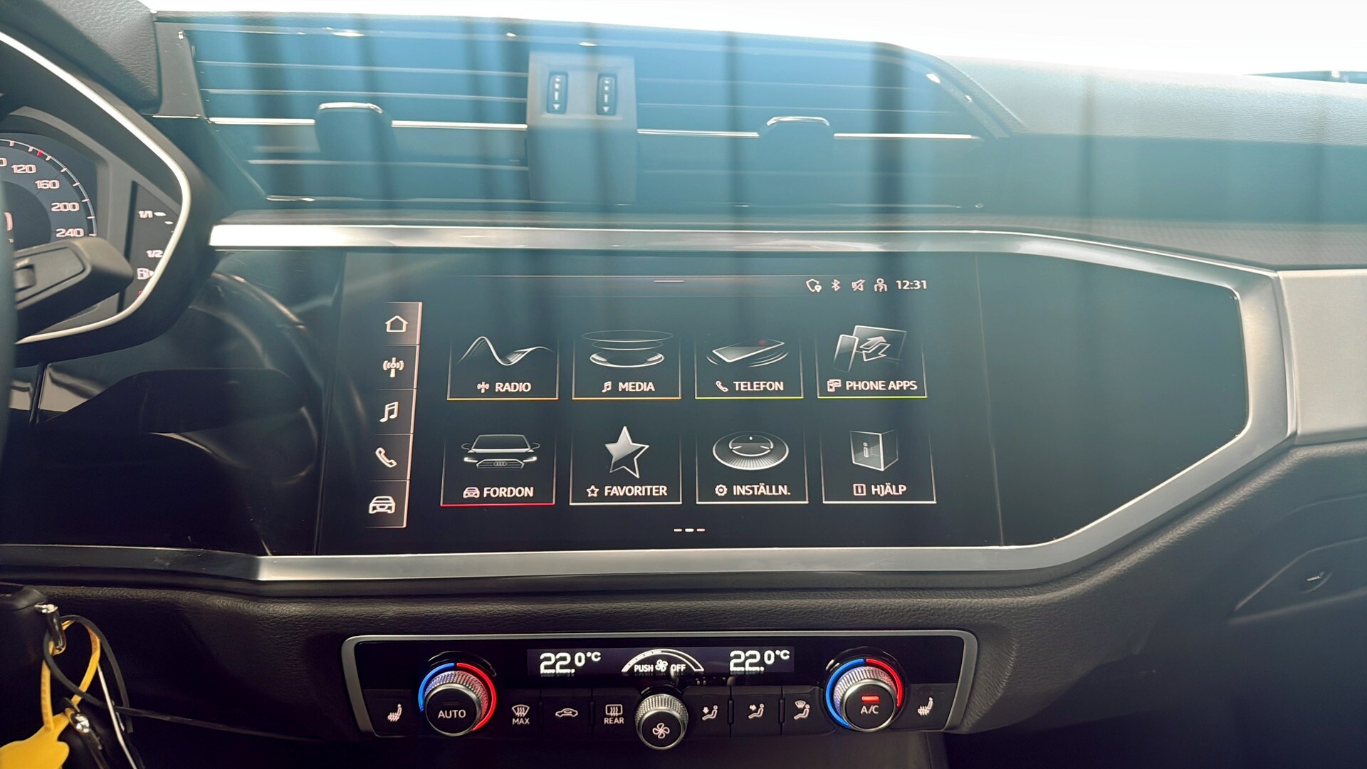 Bild som visar&nbsp;Audi Q3&nbsp;Q3 35 TFSI Proline advanced 150 hk S tronic - för mer information kontakta din Audi Partner