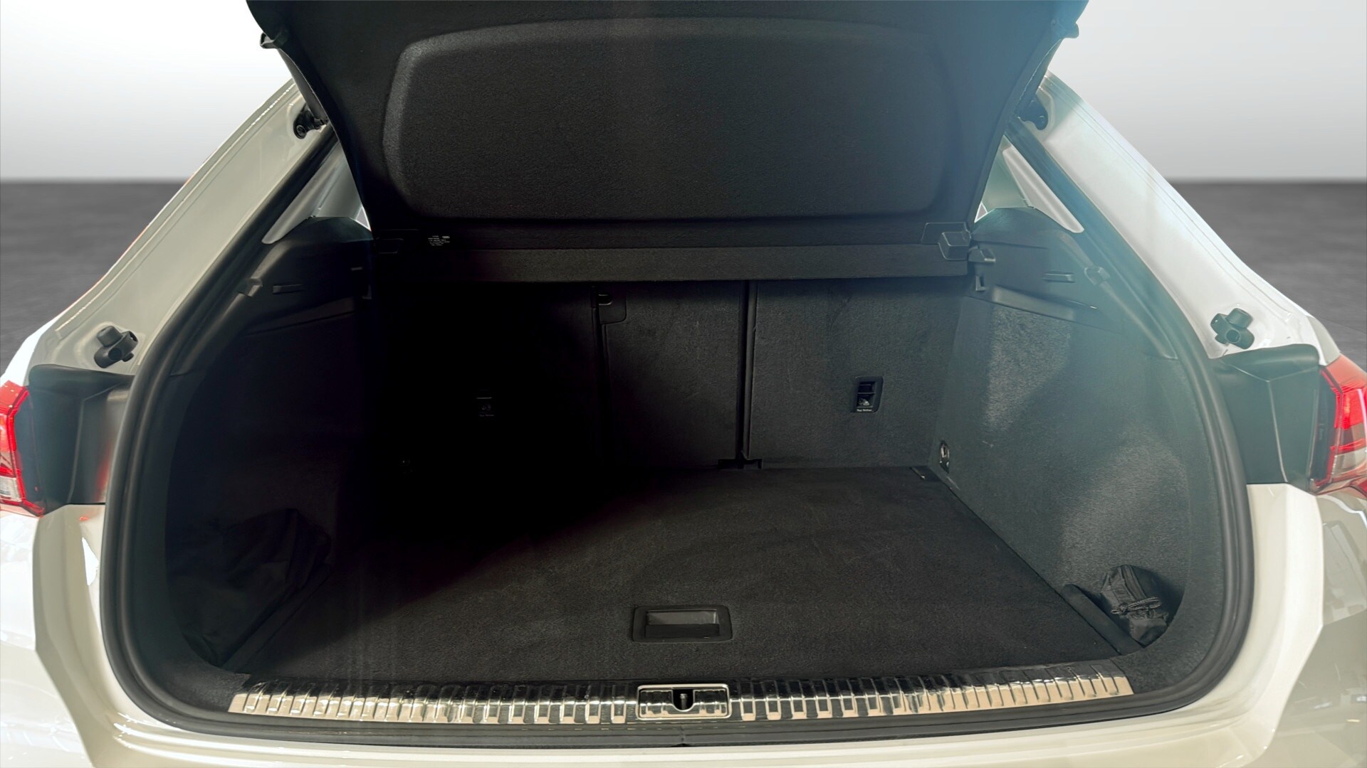 Bild som visar&nbsp;Audi Q3&nbsp;Q3 35 TFSI Proline advanced 150 hk S tronic - för mer information kontakta din Audi Partner