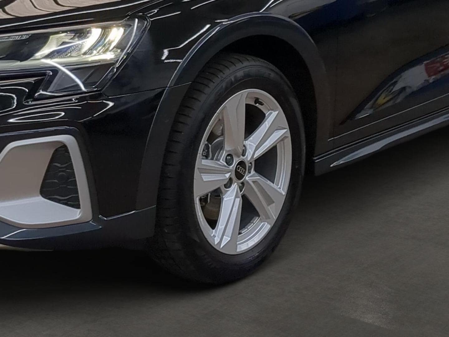 Bild über Audi A3 allstreet 35 TFSI S tronic - für weitere Informationen kontaktieren Sie den Audi Partner