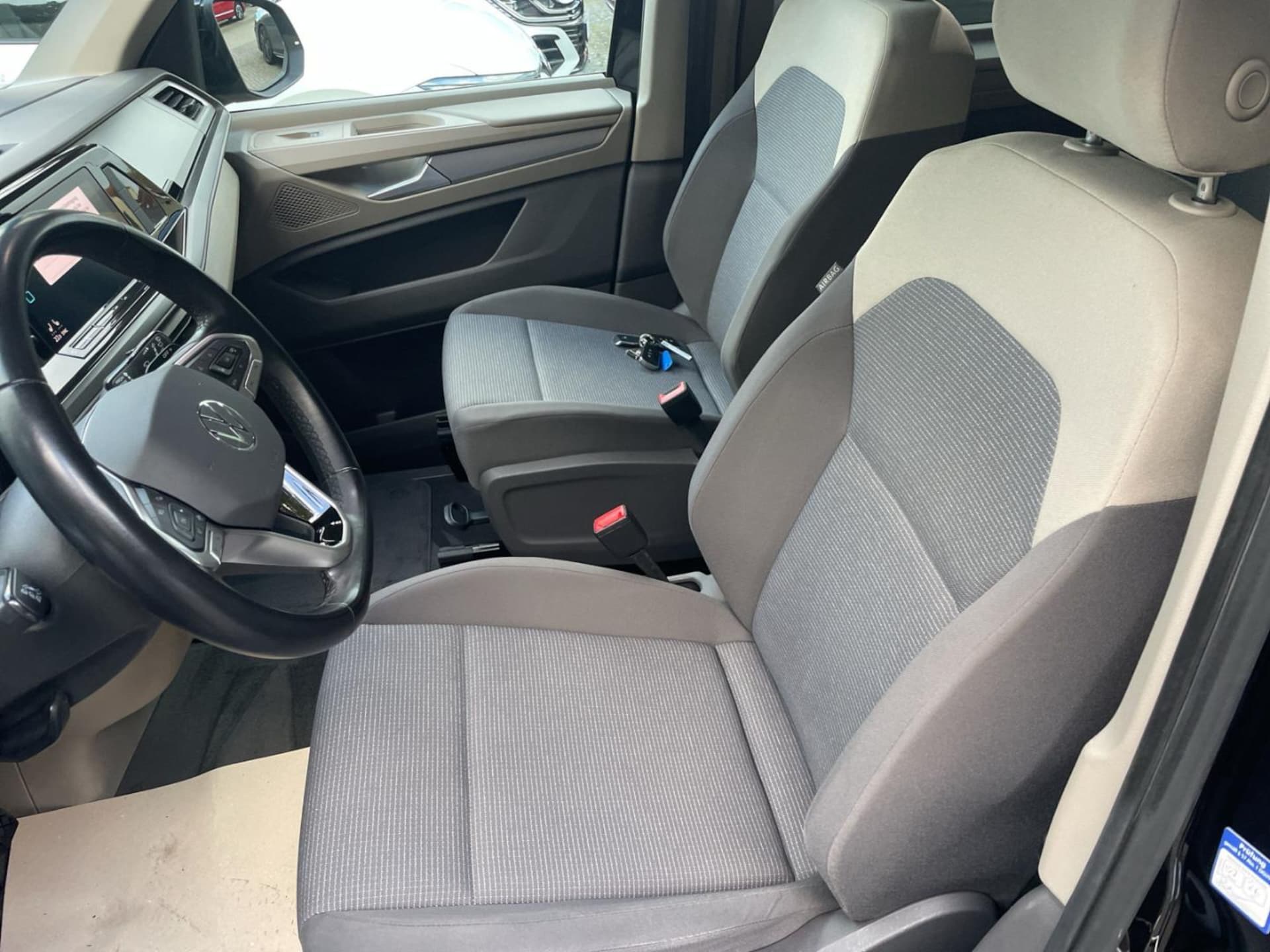 Volkswagen Multivan Langversion Basis-Modell