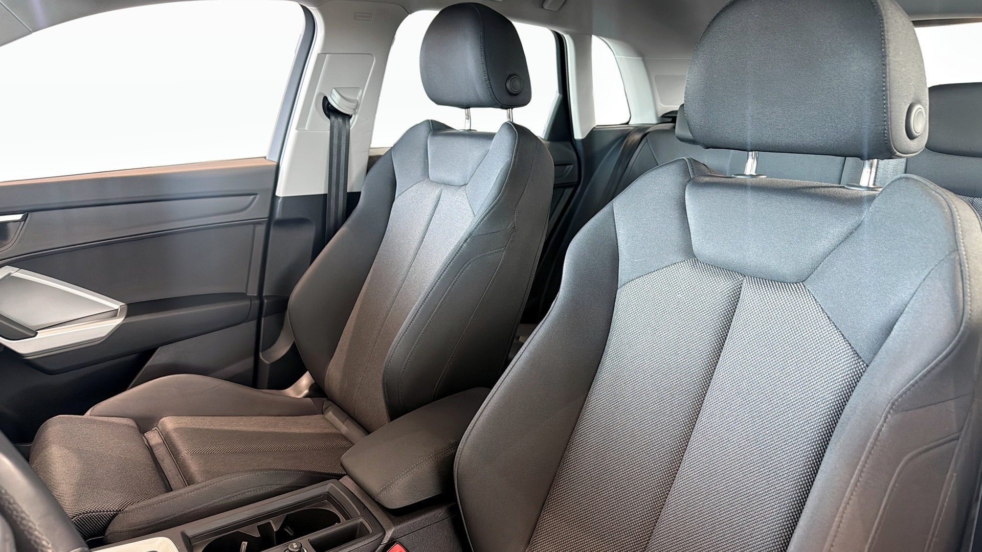 Bild som visar Audi Q3 Q3 35 TFSI Proline advanced 150 hk S tronic - för mer information kontakta din Audi Partner