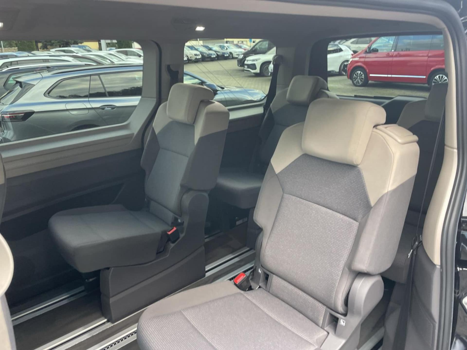 Volkswagen Multivan Langversion Basis-Modell