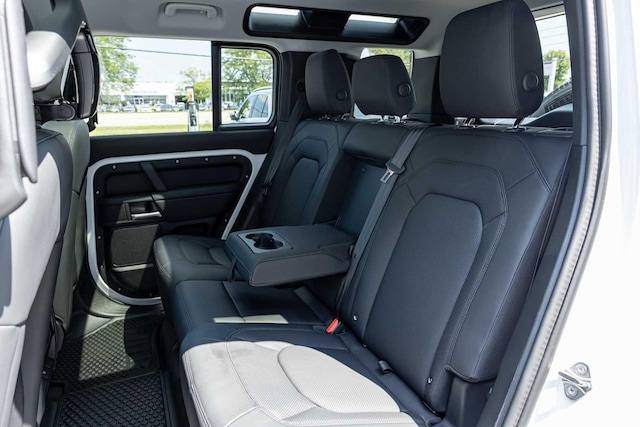 2025 Land Rover Defender S - Photo 29