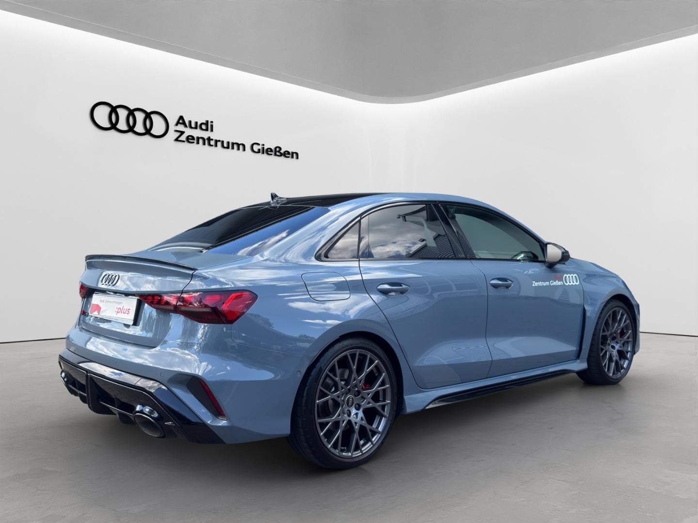 Bild über Audi RS 3 Limousine TFSI quattro 294 kW S tronic - für weitere Informationen kontaktieren Sie den Audi Partner
