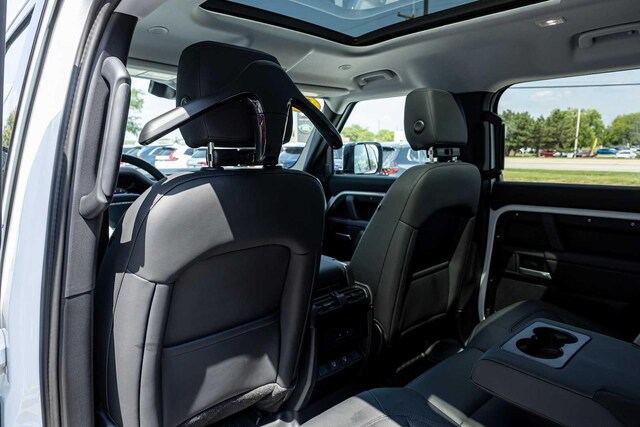 2025 Land Rover Defender S - Photo 32