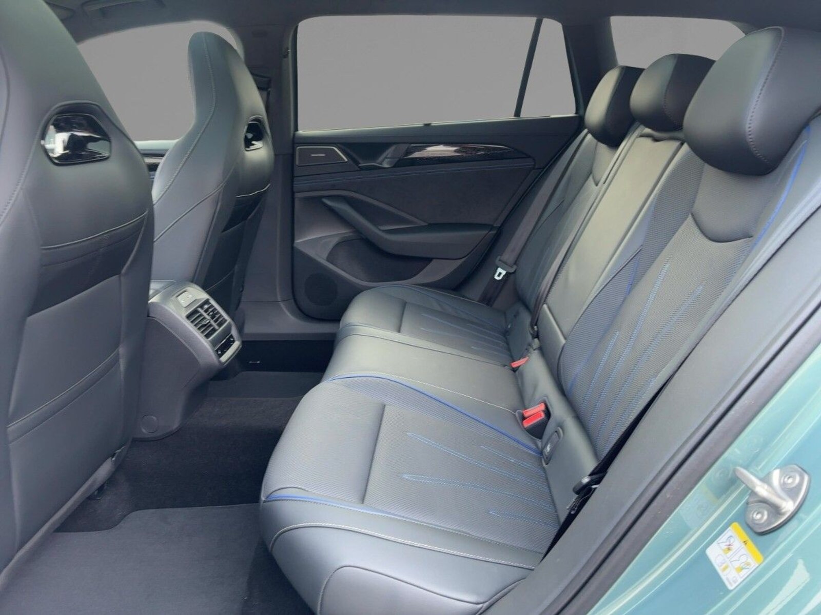 Volkswagen Passat – Bild 8