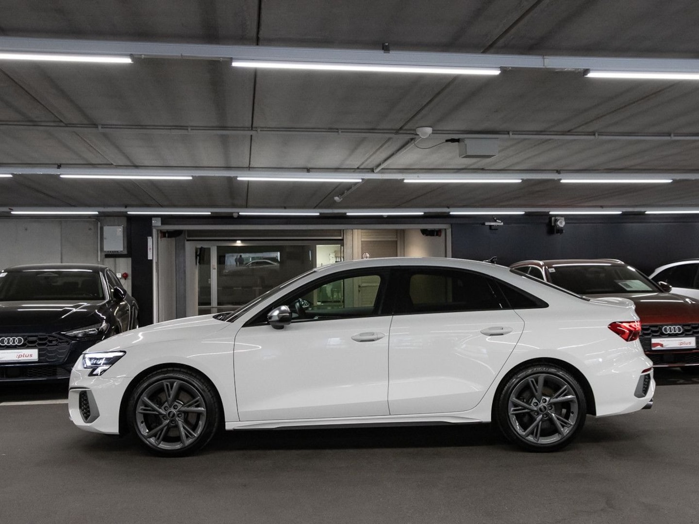 Bild über Audi S3 Limousine TFSI quattro S tronic - für weitere Informationen kontaktieren Sie den Audi Partner
