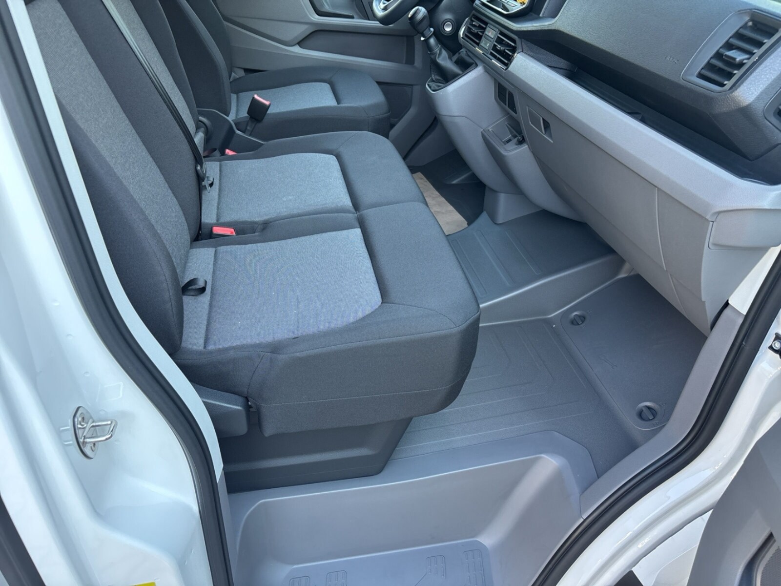 Volkswagen Crafter Kasten mittlerer Radstand – Bild 8