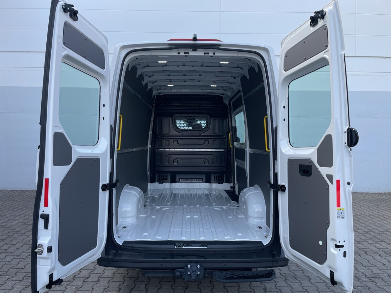 Volkswagen Crafter Kasten mittlerer Radstand – Bild 11