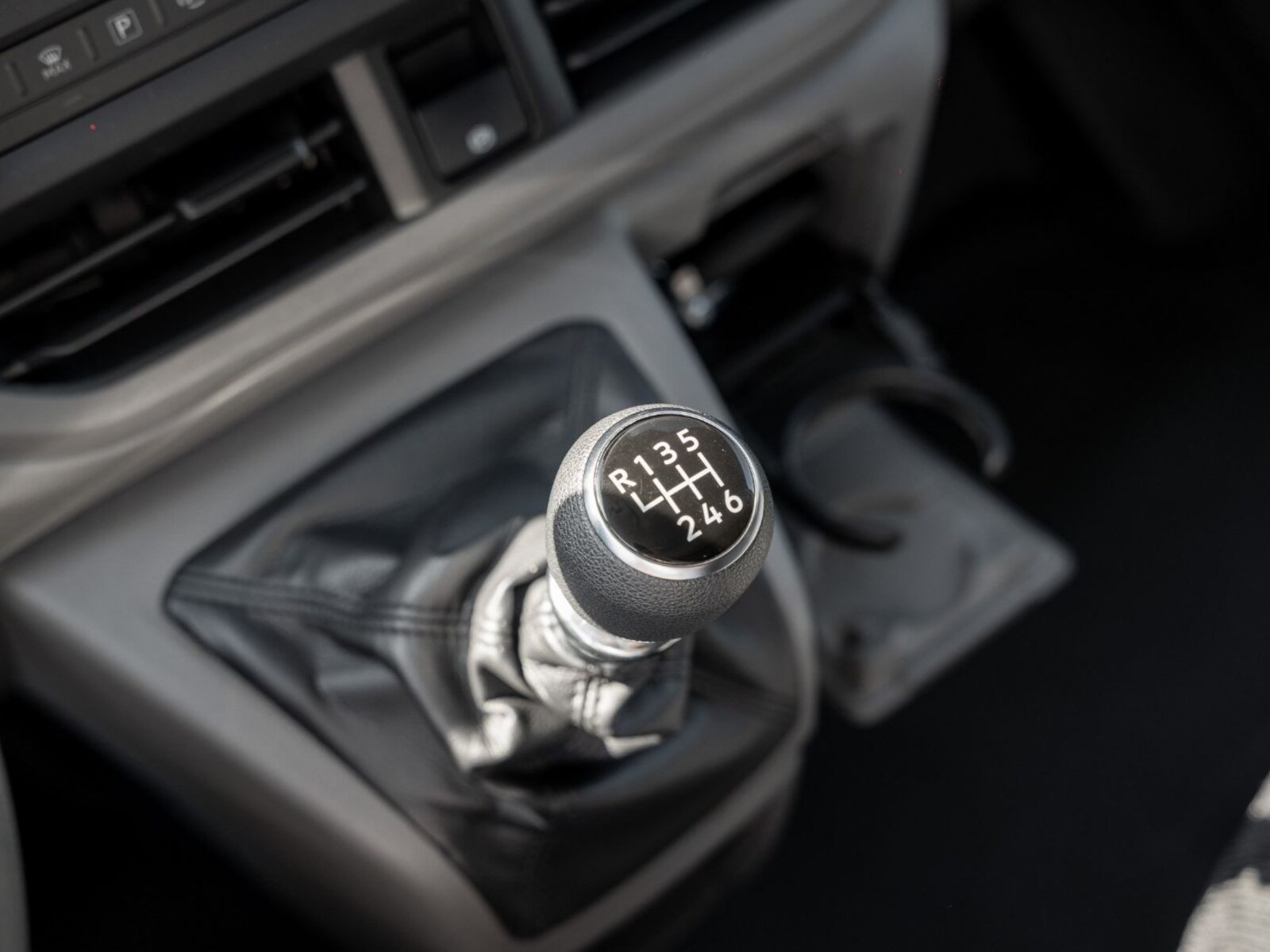 Volkswagen Transporter Kasten langer Radstand – Bild 14