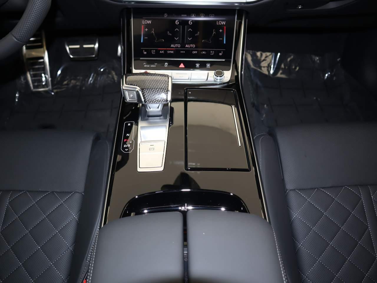 2025 Audi S8 Base - Photo 6
